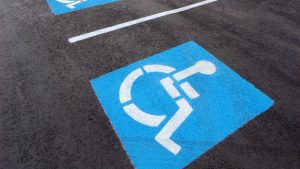 Mérida dispone de más de ciento cincuenta plazas de aparcamiento para personas con movilidad reducida