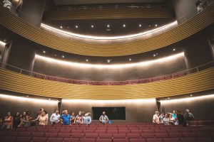 El alcalde abre las puertas del nuevo Teatro María Luisa ante cientos de emeritenses
