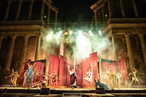 «El aroma de Roma», cine de verano, Agusto en Mérida, exposiciones y ajedrez en la agenda del fin de semana