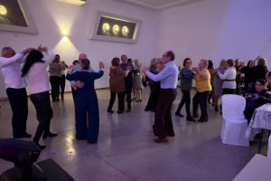 Los bailes para mayores se retoman esta sábado, 20 de septiembre, en el Museo Abierto con música en directo a cargo de Inés Alhaja