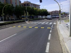Tráfico coloca diez nuevos reductores de velocidad