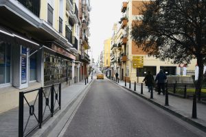 El alcalde anuncia la inversión de cerca de 3 millones de euros para crear plataforma única en John Lennon y Graciano, cámaras de seguridad y renovación de marquesinas en toda la ciudad
