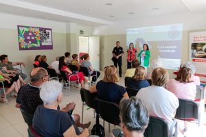 El ayuntamiento, Policía Nacional y Cruz Roja ofrecen charlas a los mayores de Mérida para prevenir casos de abusos, robos y estafas