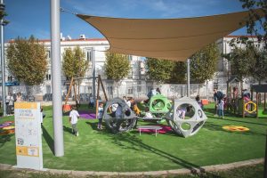 Los niños y niñas de Mérida ya pueden disfrutar de los 12.000 metros cuadrados de la Ciudad de la Infancia con seis áreas de juegos y otras actividades