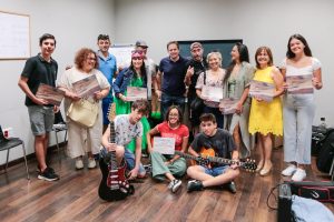 Los cursos de Guitarra de acompañamiento y eléctrica organizados por el ayuntamiento se clausuran hoy con la entrega de diplomas