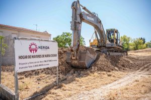 Comienzan los trabajos para la construcción del Hogar de Mayores de Nueva Ciudad por dos millones de euros pagados íntegramente por Diputación de Badajoz y el Ayuntamiento de Mérida