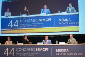 El alcalde interviene en la inauguración del prestigioso Congreso Internacional de la Sociedad Española de Medicina y Cirugía del Pie y Tobillo que se celebra en Mérida y en el que participan más de 400 especialistas