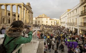 Abierto el plazo de inscripción para los concursos de Copla Monumental, decoración de escaparates e interiores y de disfraces para el baile de mayores del Carnaval Romano