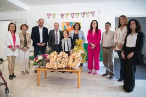 El alcalde impone el escudo de oro de la ciudad a María Becerra en el día en el que cumple los 100 años