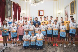 El delegado de Deportes ha recibido a los equipos de Balonmano del C.D. Josefinas tras sus éxitos de esta temporada