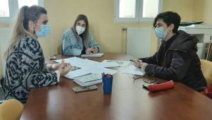La delegada de Diversidad Funcional visita en Down Mérida a tres trabajadores que han finalizado el Plan Experiencia