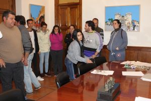 Los ocupantes ilegales de las viviendas de La Calzada entregan las llaves en el Ayuntamiento