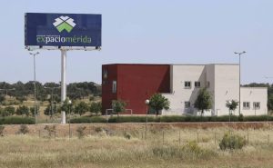 Rodríguez Osuna califica de “noticia importante” el interés de la empresa china Hunan Yuneng New Energy para instalarse en Expacio Mérida y crear 500 empleos directos y afirma que “hay muchas empresas interesadas por instalarse en la capital extremeña”