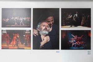 La delegada de Turismo, Pilar Amor, destaca que la exposición Koilon muestra  los contrastes y la magia “de las que somos testigos en las noches de verano”