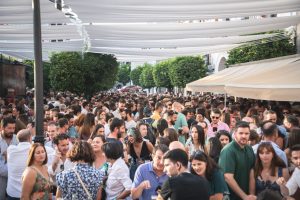 Los establecimientos de hostelería podrán solicitar permiso para instalar barras exteriores en la Feria hasta el 24 de agosto