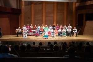 Los mayores de la ciudad protagonizan una Gala en el Centro Cultural Alcazaba que da inicio a todo un mes de actividades lúdicas, deportivas y culturales