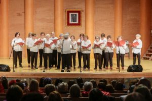 Villancicos, bailes y música en la Gala de Navidad de las y los Mayores de Mérida a la que han asistido más de trescientas personas