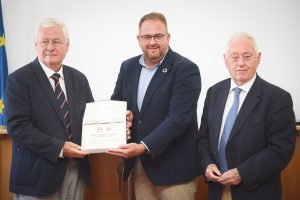 El Ayuntamiento homenajea al arqueólogo Walter Trillmich, “nuestro mejor embajador” en palabras del Alcalde