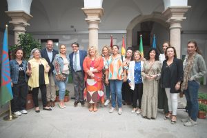 Rodríguez Osuna resalta el papel de la mujer gitana como protagonista de las actividades de la Feria Chica 2022 que supone “una referencia cultural y social en Mérida”