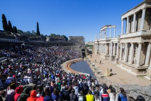 Más de 12.000 estudiantes y 500 profesores de 170 centros educativos del país tienen esta semana la tradicional cita con el XXVI Festival Juvenil Europeo de Teatro Grecolatino