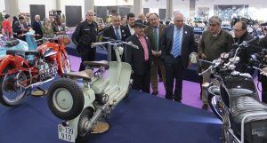 El alcalde inaugura  el Museo de vehículos históricos