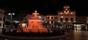 La fachada del Ayuntamiento, la fuente de la Plaza y algunos monumentos se iluminan mañana en color naranja por el Día Mundial de la Salud Mental