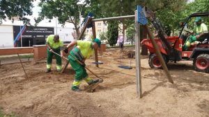 Arreglos de caminos en paseos fluviales, desbroces y reposiciones en parques infantiles, las obras más destacadas de Parques y Jardines