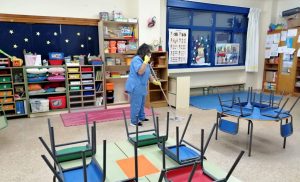 Continúan las tareas de desinfección de los centros escolares de la ciudad