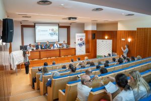 El alcalde pone en valor la humanización como valor principal para mejorar la calidad de los servicios de salud a los pacientes en la presentación de las III Jornadas Extremeñas de Humanización en Cuidados Críticos