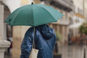 El Ayuntamiento coordina el dispositivo de seguridad ante el temporal de lluvias que sólo ha causado balsas e incidencias menores en la ciudad gracias a los trabajos de prevención