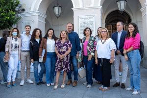 FEDAPAS y ADABA conmemoran el Día de las Personas Sordas con diversas actividades que incluyen la lectura de un manifiesto y la iluminación de algunos monumentos de la ciudad de color azul