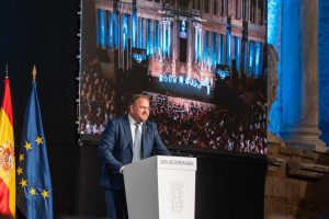 El alcalde destaca, en el acto de entrega de Medallas de Extremadura, el papel de las instituciones para garantizar unos servicios y recursos públicos de calidad