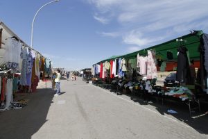 El Ayuntamiento concede 114 ayudas a puestos de  venta ambulante en el Mercadillo