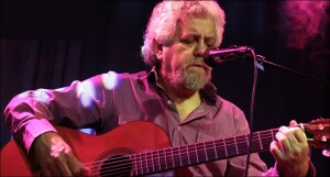 El Alcazaba acoge música de Naharro, la presentación de un libro de José Tarifa y teatro