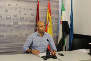 Ian Gibson y Espido Freire participarán en la Feria del Libro de Mérida