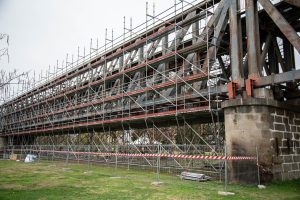 Rodríguez Osuna visita las obras del Puente de Hierro que tienen una inversión del Gobierno de España cercana a los 9 millones de euros y que permitirán conservar y reforzar este puente histórico que ya supera los 140 años de vida útil