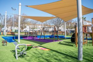 El Ayuntamiento abre nuevas áreas de juegos infantiles y áreas saludables en seis barriadas de la ciudad