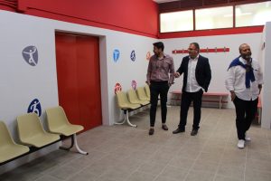 El alcalde visita los nuevos vestuarios de las instalaciones deportivas de La Paz