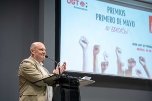 Julio César Fuster reivindica el papel de las centrales sindicales en la defensa de la democracia y los derechos laborales en la XV edición de los Premios Primero de Mayo de UGT Extremadura