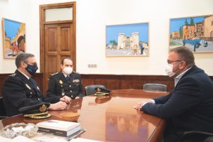 El alcalde Antonio Rodríguez Osuna ha recibido hoy a Alfredo Garrido López, Jefe Superior de la Policía de Extremadura