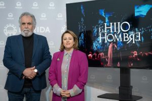 El Teatro María Luisa acoge este domingo el espectáculo “El Hijo del Hombre”, sobre la Pasión de Cristo, que fusiona teatro, videomapping y música en directo