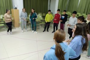 El Programa de Prevención con Familias y Menores en Riesgo Social imparte habilidades sociales en el IES Extremadura