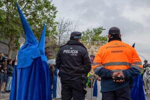 El alcalde agradece a los servicios de Limpieza, Policía Local, Nacional y Bomberos, Protección Civil, Parques y Jardines, Parque de Obra, Urbanismo, Comunicación, Cofradías y la delegación de Semana Santa su “riguroso y gran” trabajo durante la semana de pasión en Mérida