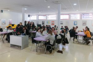 El ayuntamiento acompaña a los jóvenes de la Universidad de Extremadura que trabajan en el Economato de Mérida en un proyecto europeo que culminará con ideas para mejorar y reutilizar este espacio municipal para las y los jóvenes de la ciudad