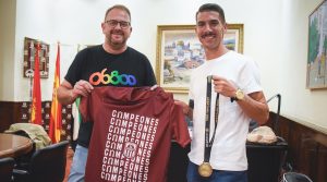 El alcalde destaca el «orgullo de toda la ciudad» tras recibir al entrenador Diego Merino campeón de la liga de fútbol de Venezuela