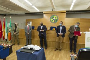 El alcalde asiste a la toma de posesión del nuevo director del Centro Universitario de Mérida a quien se ofrece para seguir trabajando en “reivindicaciones históricas” para la ciudad