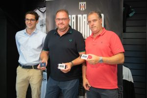 El alcalde renueva su abono del Mérida AD para la temporada 2023/24 y anima a todas y todos los aficionados al fútbol en Extremadura a abonarse ya que es el único equipo en 1ª RFEF de la región