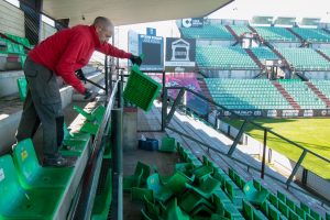 Retirados en su totalidad los 6.300 asientos de Tribuna y Preferencia que serán renovados en el Estadio Romano