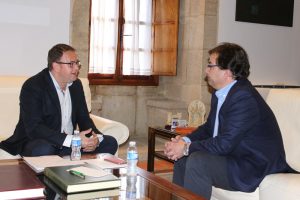 El alcalde plantea al presidente de la Junta la necesidad de incluir las líneas férreas Mérida-Sevilla y Mérida-Puertollano en el Pacto por el ferrocarril