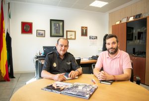 Reunión de trabajo entre los responsables de Policía Local y Nacional para mantener la buena coordinación entre ambos cuerpos donde se ha destacado a Mérida como una ciudad segura